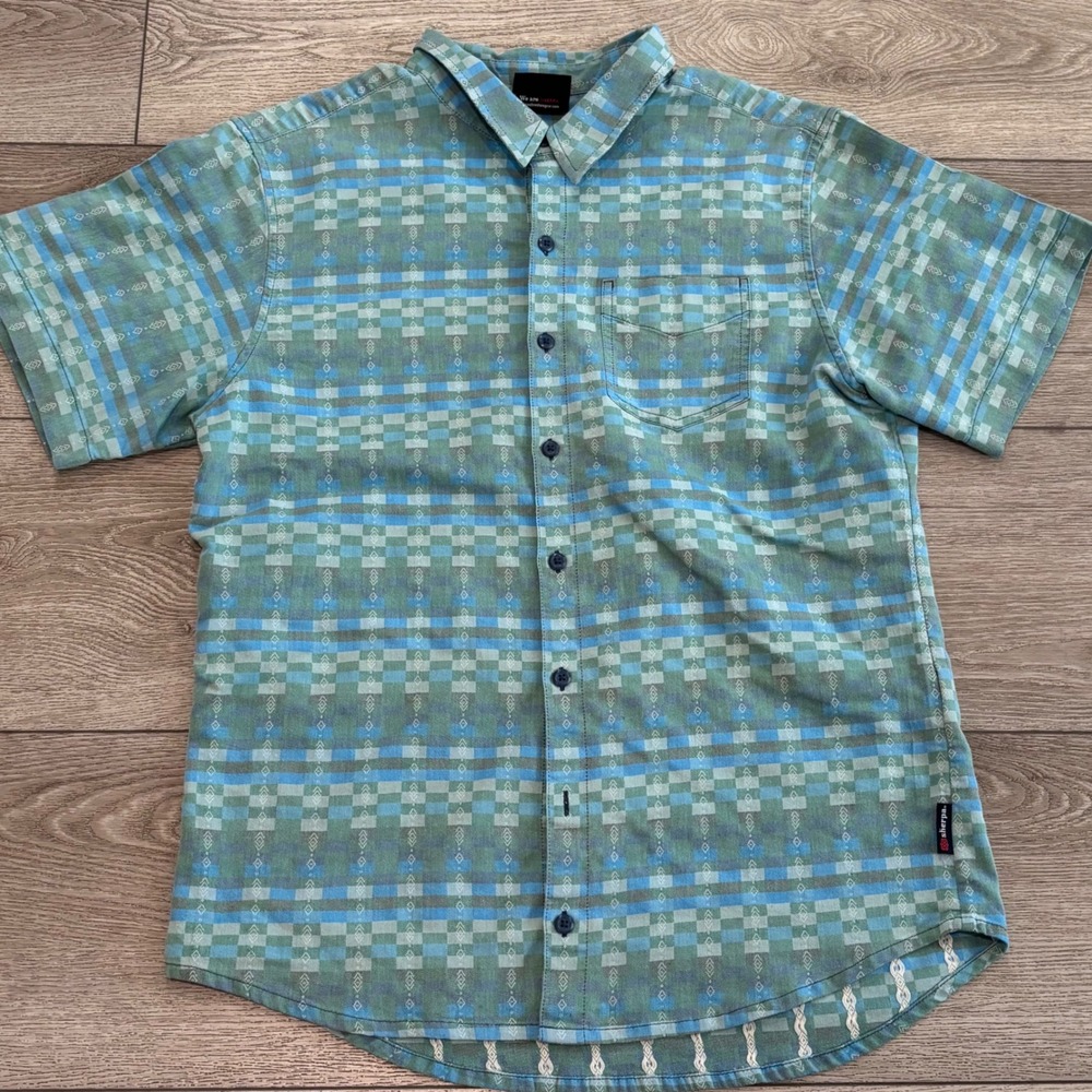 Sherpa Adventure Gear Button Down Shirt Mens Large Green Plaid Hiking Outdoors